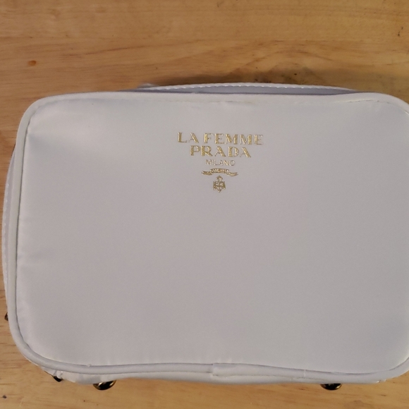 Prada - Picture 2 of 4